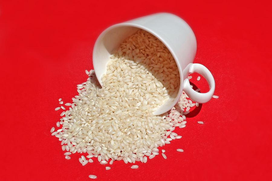 Coloque uma xícara de arroz no seu guarda-roupa e é ISSO que acontece!